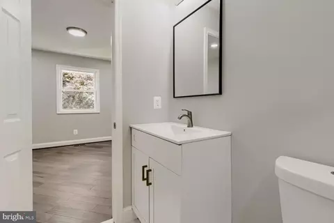 Entry Way - 105 Rosecrest Dr, Annapolis, MD 21403 photo 2 of 2