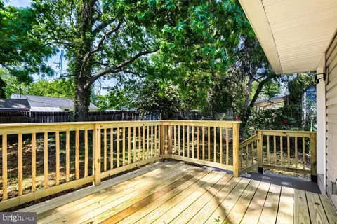 Exterior - 105 Rosecrest Dr, Annapolis, MD 21403 photo 4 of 6