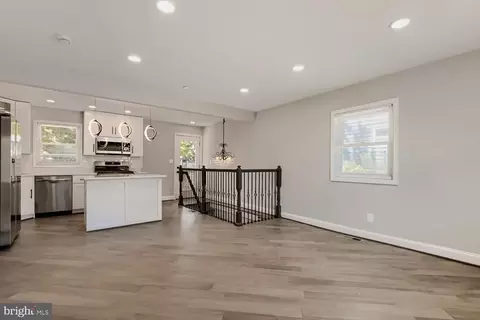 Living - 105 Rosecrest Dr, Annapolis, MD 21403 photo 3 of 4