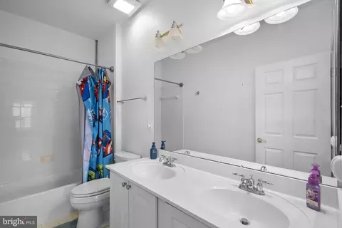 Bath - 206 Bowen Ct, Annapolis, MD 21401 photo 4 of 5