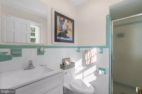 Bath - 384 Eagle Hill Rd, Pasadena, MD 21122 photo 6 of 6