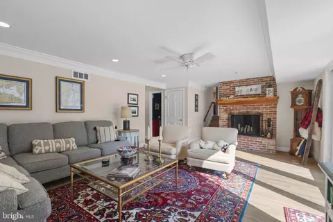 Living - 384 Eagle Hill Rd, Pasadena, MD 21122 photo 2 of 2