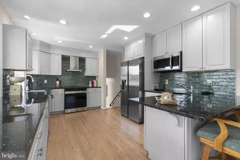 Kitchen - 384 Eagle Hill Rd, Pasadena, MD 21122 photo 2 of 6
