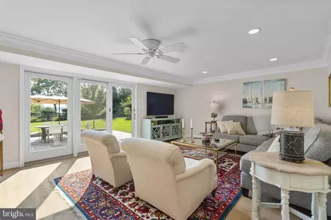 Living - 384 Eagle Hill Rd, Pasadena, MD 21122 photo 1 of 2