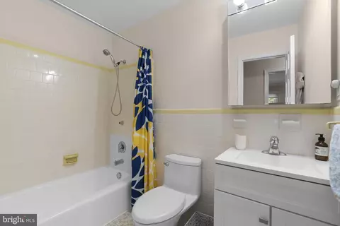 Bath - 384 Eagle Hill Rd, Pasadena, MD 21122 photo 5 of 6