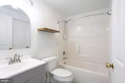 Bath - 7906 Wellesley Ct, Pasadena, MD 21122 photo 1 of 1