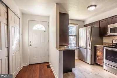 Entry Way - 7906 Wellesley Ct, Pasadena, MD 21122 photo 2 of 3