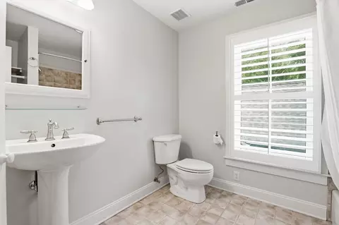 Bath - 5865 Deale Beach Rd, Deale, MD 20751 photo 4 of 5