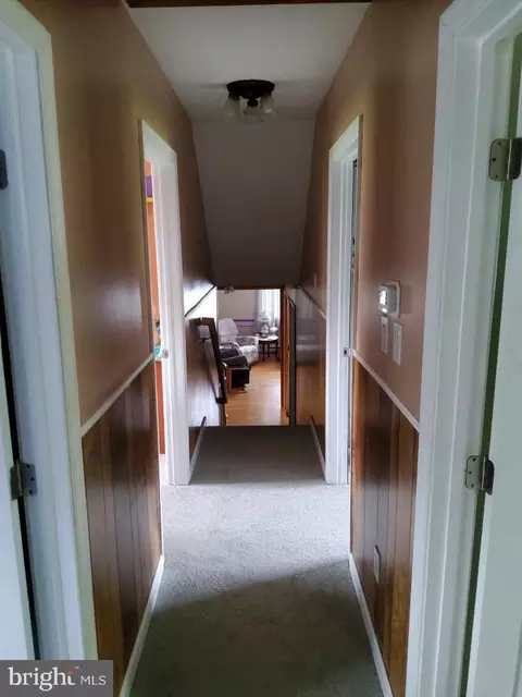 Entry Way - 1222 Hillside Rd, Pasadena, MD 21122 photo 3 of 5