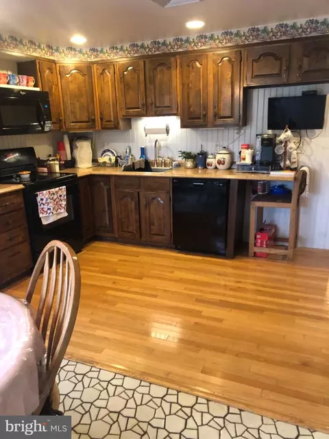 Kitchen - 1222 Hillside Rd, Pasadena, MD 21122 photo 2 of 2