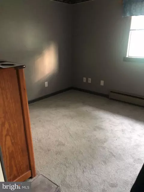 Bedroom - 1222 Hillside Rd, Pasadena, MD 21122 photo 4 of 13