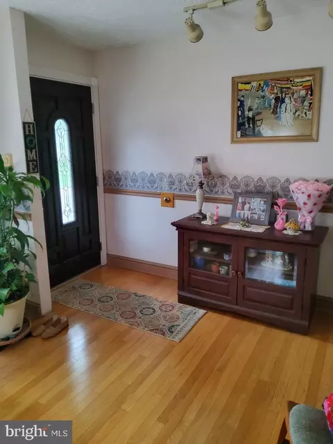 Entry Way - 1222 Hillside Rd, Pasadena, MD 21122 photo 5 of 5