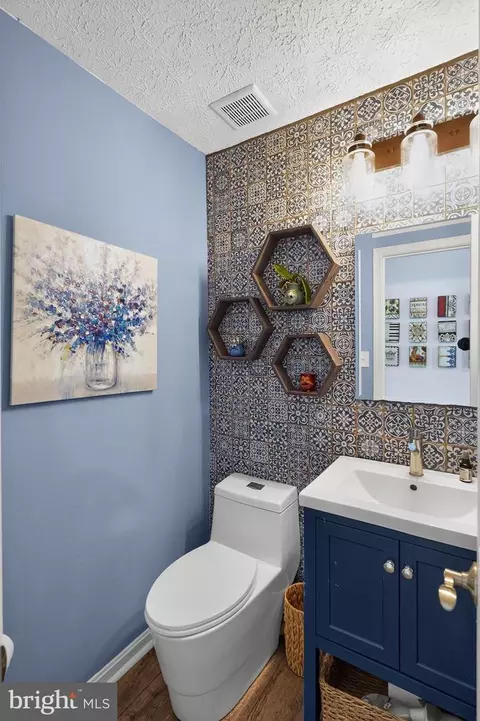 Bath - 6310 Westmont Ct, Dunkirk, MD 20754 photo 4 of 4