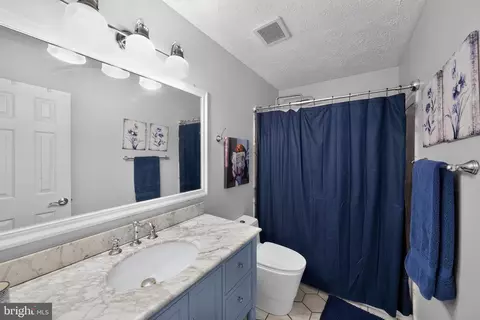 Bath - 6310 Westmont Ct, Dunkirk, MD 20754 photo 3 of 4