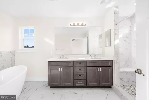Bath - 947 Marzoff Rd, Deale, MD 20751 photo 6 of 6