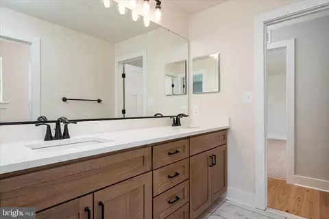 Bath - 947 Marzoff Rd, Deale, MD 20751 photo 3 of 6