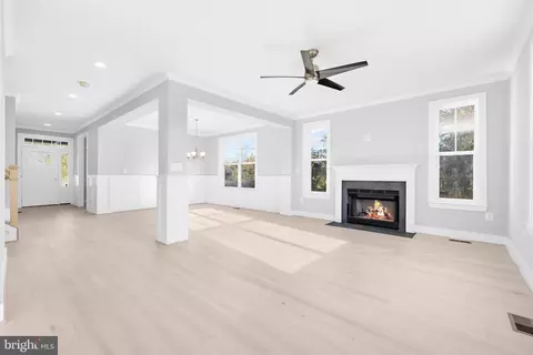 Living - 947 Marzoff Rd, Deale, MD 20751 photo 3 of 4