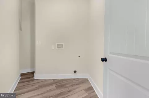 Entry Way - 1921 Main Ave, Pasadena, MD 21122 photo 6 of 10