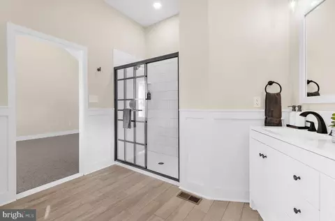 Entry Way - 1921 Main Ave, Pasadena, MD 21122 photo 8 of 10
