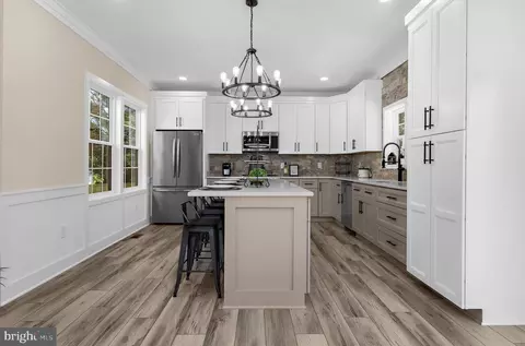 Kitchen - 1921 Main Ave, Pasadena, MD 21122 photo 1 of 3