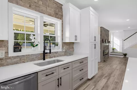 Entry Way - 1921 Main Ave, Pasadena, MD 21122 photo 1 of 10