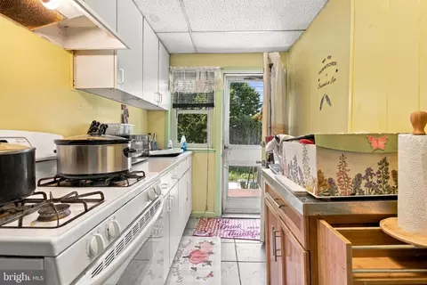 Entry Way - 402 Old Riverside Rd, Baltimore, MD 21225 photo 2 of 2
