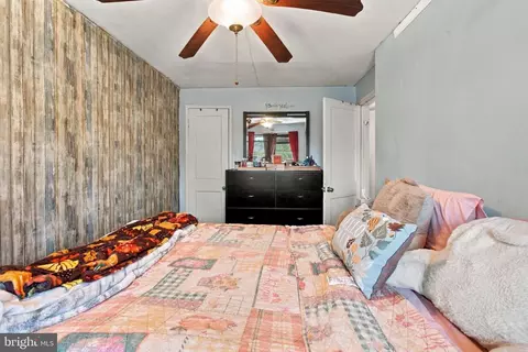 Bedroom - 402 Old Riverside Rd, Baltimore, MD 21225 photo 1 of 2