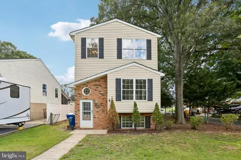7736 Woodlawn Ave, Pasadena, MD 21122
