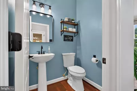 Entry Way - 2803 Erna Ct, Crofton, MD 21114 photo 4 of 9