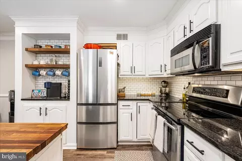 Kitchen - 50 Greystone Ct #D, Annapolis, MD 21403 photo 9 of 10