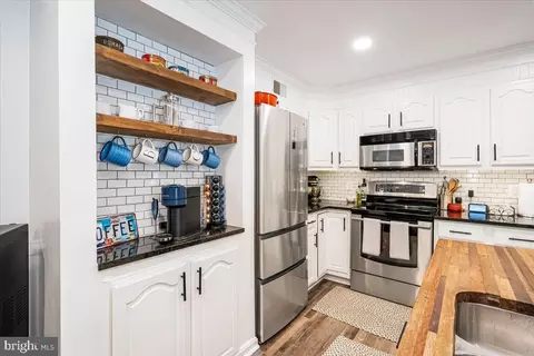 Kitchen - 50 Greystone Ct #D, Annapolis, MD 21403 photo 6 of 10