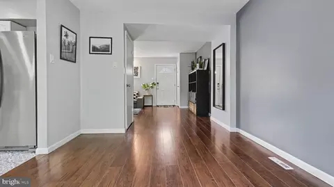 Entry Way - 1008 Cape Splitt Harbour, Pasadena, MD 21122 photo 8 of 11