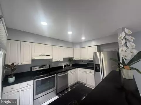 Kitchen - 1008 Cape Splitt Harbour, Pasadena, MD 21122 photo 4 of 6