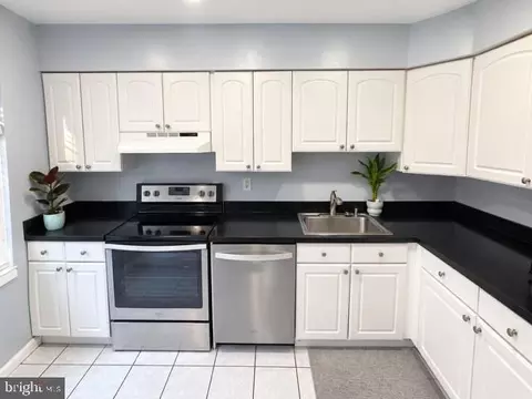 Kitchen - 1008 Cape Splitt Harbour, Pasadena, MD 21122 photo 2 of 6