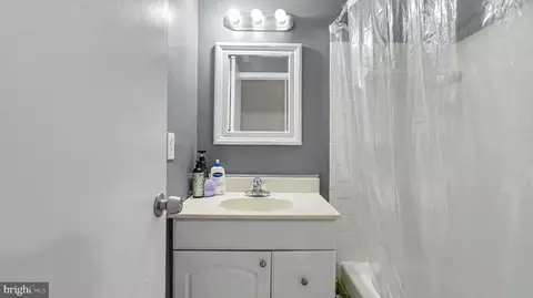 Bath - 1008 Cape Splitt Harbour, Pasadena, MD 21122 photo 1 of 2