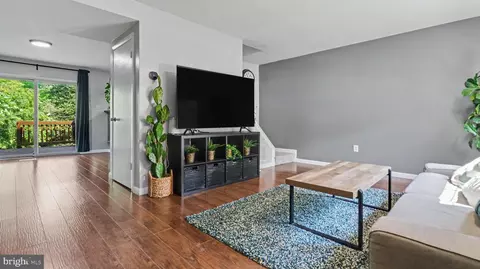 Entry Way - 1008 Cape Splitt Harbour, Pasadena, MD 21122 photo 2 of 11