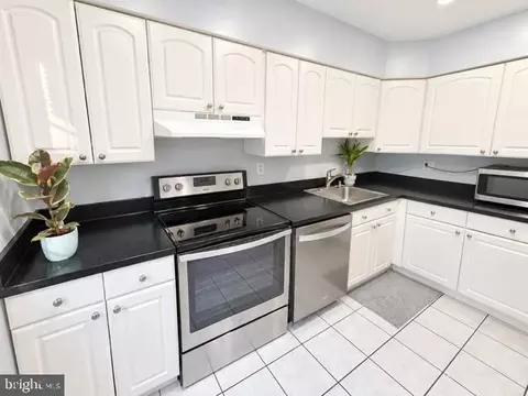 Kitchen - 1008 Cape Splitt Harbour, Pasadena, MD 21122 photo 3 of 6