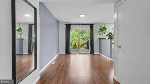 Entry Way - 1008 Cape Splitt Harbour, Pasadena, MD 21122 photo 7 of 11