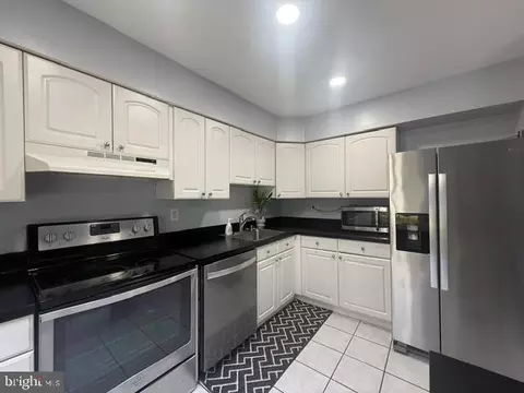 Kitchen - 1008 Cape Splitt Harbour, Pasadena, MD 21122 photo 6 of 6
