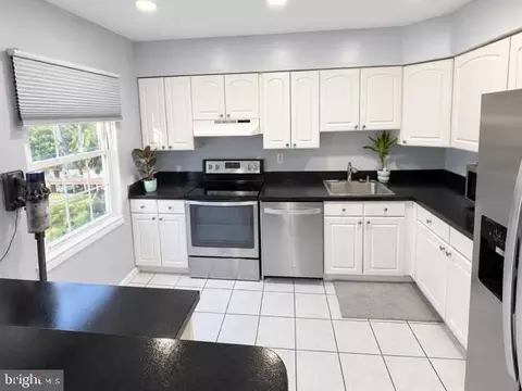 Kitchen - 1008 Cape Splitt Harbour, Pasadena, MD 21122 photo 1 of 6