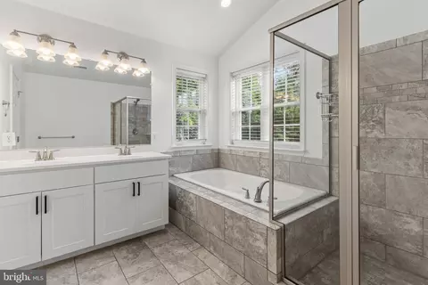 Bath - 808 204th St, Pasadena, MD 21122 photo 4 of 4