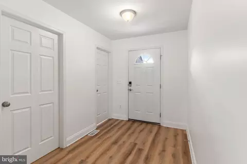 Entry Way - 808 204th St, Pasadena, MD 21122 photo 2 of 9