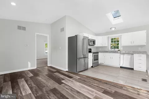 Entry Way - 128 Delaware Ave, Pasadena, MD 21122 photo 1 of 4