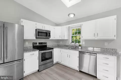 Kitchen - 128 Delaware Ave, Pasadena, MD 21122 photo 2 of 2