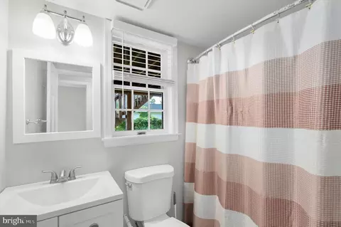 Bath - 128 Delaware Ave, Pasadena, MD 21122 photo 2 of 2
