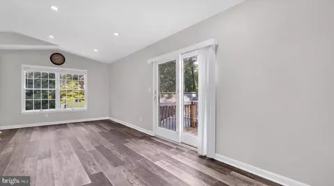 Entry Way - 128 Delaware Ave, Pasadena, MD 21122 photo 3 of 4