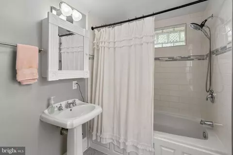 Bath - 333 E Maple Rd, Linthicum Heights, MD 21090 photo 3 of 3
