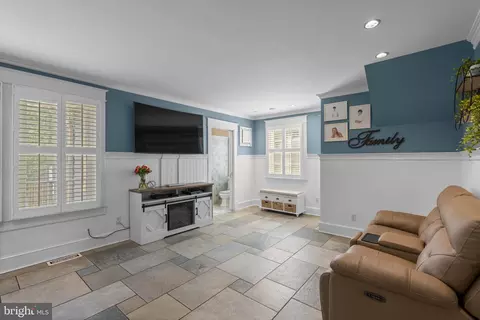 Entry Way - 333 E Maple Rd, Linthicum Heights, MD 21090 photo 1 of 4