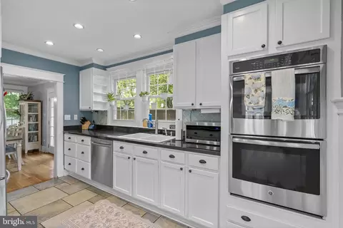 Kitchen - 333 E Maple Rd, Linthicum Heights, MD 21090 photo 2 of 2