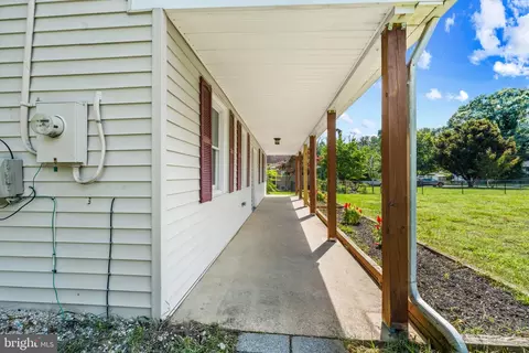 Exterior - 1342 Edna Rd, Pasadena, MD 21122 photo 4 of 5